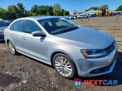 Czwarte zdjęcie samochodu z boku: 2014 VOLKSWAGEN JETTA SEL VIN:3VWL17AJ5EM441554 - miniatura