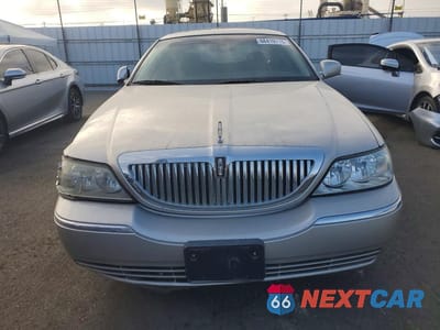 Piąte zdjęcie samochodu w środku: 2006 LINCOLN TOWN CAR SIGNATURE LIMITED VIN:1LNHM82WX6Y626314 - miniatura