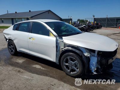 Czwarte zdjęcie samochodu z boku: 2025 KIA K4 LXS VIN:3KPFT4DE7SE058437 - miniatura