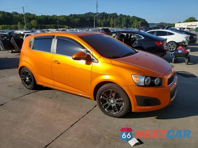 Czwarte zdjęcie samochodu z boku: 2016 CHEVROLET SONIC LT VIN:1G1JC6SB3G4105852 - miniatura