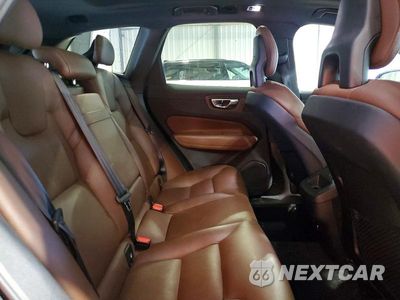 Zdjęcie 11 z 13 samochodu: 2018 VOLVO XC60 T6 VIN:LYVA22RK3JB073107 - miniatura