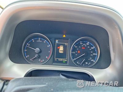 Zdjęcie 9 z 14 samochodu: 2018 TOYOTA RAV4 XLE VIN:JTMWFREV3JJ738971 - miniatura