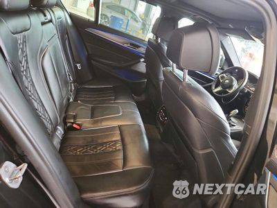 Zdjęcie 10 z 12 samochodu: 2018 BMW M550XI VIN:WBAJB9C53JB036472 - miniatura