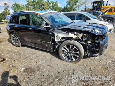 Czwarte zdjęcie samochodu z boku: 2023 JEEP GRAND CHEROKEE OVERLAND VIN:1C4RJHDG4PC595034 - miniatura