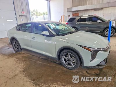 Czwarte zdjęcie samochodu z boku: 2026 KIA K4 LXS VIN:3KPFT4DE3TE253811 - miniatura