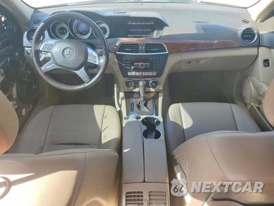 Zdjęcie 8 z 13 samochodu: 2014 MERCEDES-BENZ C 300 4MATIC VIN:WDDGF8AB8ER305122 - miniatura