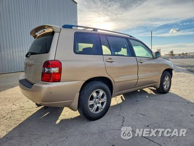 Trzecie zdjęcie samochodu z tyłu: 2004 TOYOTA HIGHLANDER BASE VIN:JTEDP21A940014979 - miniatura