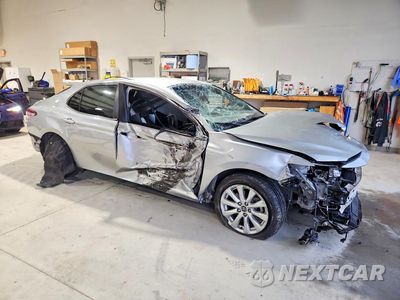 Czwarte zdjęcie samochodu z boku: 2020 TOYOTA CAMRY LE VIN:4T1C11AK1LU330786 - miniatura