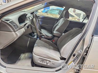 Zdjęcie 7 z 12 samochodu: 2004 TOYOTA CAMRY LE VIN:4T1BE32K44U937339 - miniatura