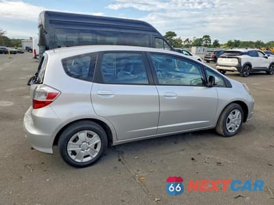 Trzecie zdjęcie samochodu z tyłu: 2013 HONDA FIT VIN:JHMGE8H3XDC081900 - miniatura