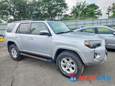Czwarte zdjęcie samochodu z boku: 2020 TOYOTA 4RUNNER SR5 PREMIUM VIN:JTEBU5JR6L5760119 - miniatura