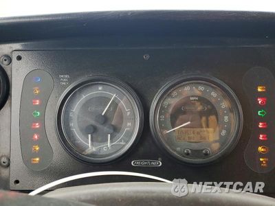 Zdjęcie 9 z 13 samochodu: 2005 FREIGHTLINER CHASSIS M LINE WALK-IN VAN VIN:4UZAANBW55CV06036 - miniatura