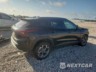 Trzecie zdjęcie samochodu z tyłu: 2025 CHEVROLET TRAX 1LT VIN:KL77LHEP5SC259026 - miniatura