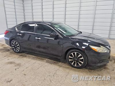 Czwarte zdjęcie samochodu z boku: 2017 NISSAN ALTIMA 2.5 SV VIN:1N4AL3AP1HC493325 - miniatura