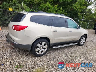 Trzecie zdjęcie samochodu z tyłu: 2011 CHEVROLET TRAVERSE LT VIN:1GNKVGED5BJ401689 - miniatura