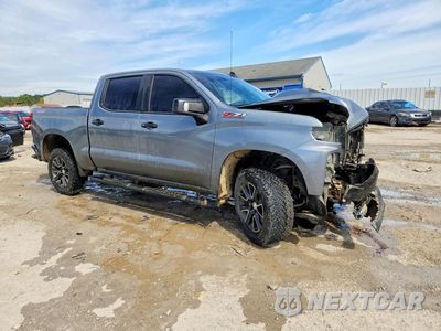Czwarte zdjęcie samochodu z boku: 2020 CHEVROLET SILVERADO K1500 LT TRAIL BOSS VIN:3GCPYFED1LG130410 - miniatura