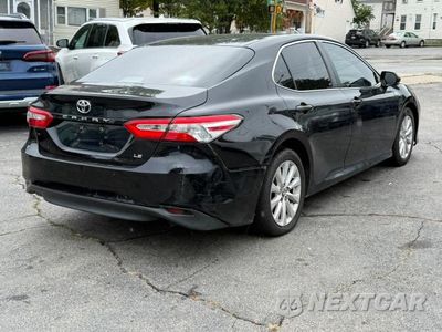 Trzecie zdjęcie samochodu z tyłu: 2018 TOYOTA CAMRY LE VIN:4T1B11HK3JU045926 - miniatura