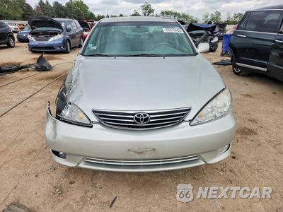 Piąte zdjęcie samochodu w środku: 2005 TOYOTA CAMRY XLE V6 VIN:4T1BF30K15U096050 - miniatura