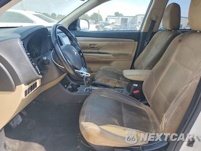 Zdjęcie 7 z 12 samochodu: 2016 MITSUBISHI OUTLANDER SE VIN:JA4AD3A32GZ002562 - miniatura