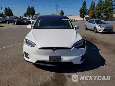 Piąte zdjęcie samochodu w środku: 2016 TESLA MODEL X VIN:5YJXCDE24GF026166 - miniatura