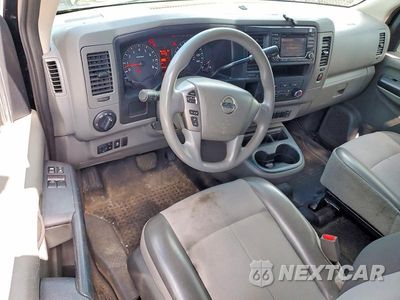 Zdjęcie 8 z 13 samochodu: 2018 NISSAN NV 2500 HD S VIN:1N6AF0KY7JN801855 - miniatura