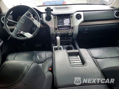 Zdjęcie 8 z 12 samochodu: 2018 TOYOTA TUNDRA CREWMAX LIMITED VIN:5TFHW5F19JX765635 - miniatura