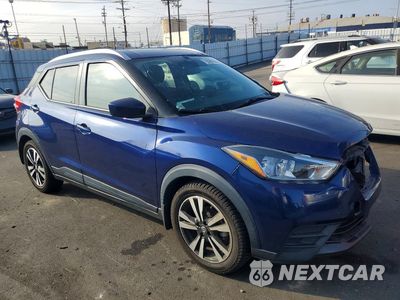 Czwarte zdjęcie samochodu z boku: 2020 NISSAN KICKS SV VIN:3N1CP5CV9LL516770 - miniatura