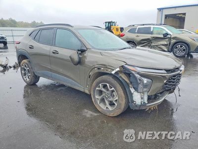 Czwarte zdjęcie samochodu z boku: 2024 CHEVROLET TRAX 1LT VIN:KL77LHE27RC077939 - miniatura