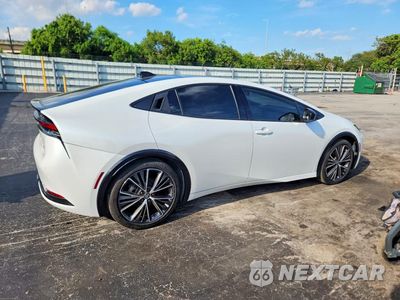 Trzecie zdjęcie samochodu z tyłu: 2024 TOYOTA PRIUS XLE VIN:JTDACAAU1R3033846 - miniatura