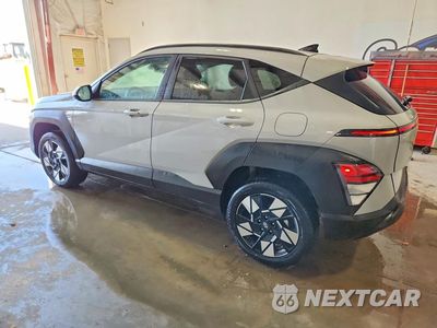 Drugie zdjęcie samochodu z przodu: 2025 HYUNDAI KONA SEL VIN:KM8HBCAB5SU300848 - miniatura