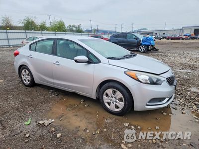 Czwarte zdjęcie samochodu z boku: 2016 KIA FORTE LX VIN:KNAFK4A65G5568284 - miniatura