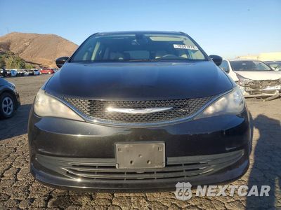 Piąte zdjęcie samochodu w środku: 2017 CHRYSLER PACIFICA LX VIN:2C4RC1CG1HR505687 - miniatura