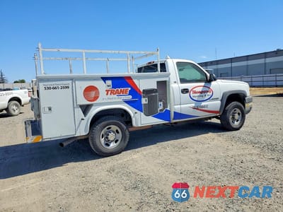 Trzecie zdjęcie samochodu z tyłu: 2004 CHEVROLET SILVERADO C2500 VIN:1GBGC24U54E367732 - miniatura