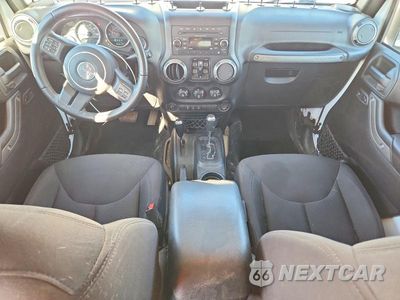 Zdjęcie 8 z 12 samochodu: 2017 JEEP WRANGLER UNLIMITED SPORT VIN:1C4BJWDG2HL544607 - miniatura