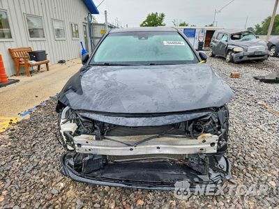 Piąte zdjęcie samochodu w środku: 2018 TOYOTA CAMRY LE VIN:4T1B11HK7JU566146 - miniatura