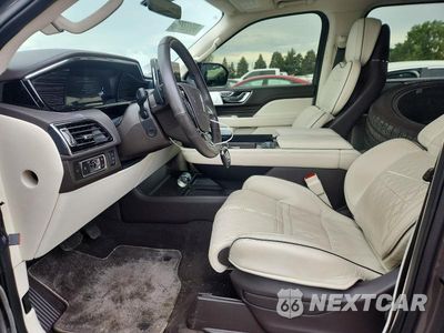 Zdjęcie 7 z 12 samochodu: 2024 LINCOLN NAVIGATOR BLACK LABEL VIN:5LMJJ2TG1REL12181 - miniatura