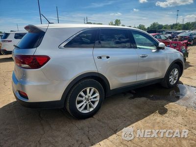 Trzecie zdjęcie samochodu z tyłu: 2019 KIA SORENTO L VIN:5XYPG4A32KG580729 - miniatura