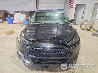 Piąte zdjęcie samochodu w środku: 2018 FORD FOCUS ST VIN:1FADP3L93JL209196 - miniatura