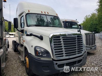 Czwarte zdjęcie samochodu z boku: 2019 FREIGHTLINER CASCADIA 125