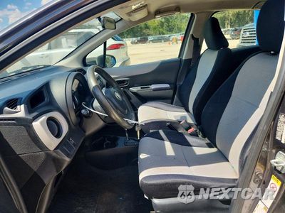 Zdjęcie 7 z 12 samochodu: 2012 TOYOTA YARIS 5-DOOR L VIN:JTDKTUD37CD524397 - miniatura