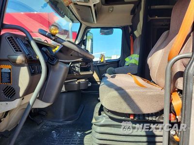 Zdjęcie 7 z 14 samochodu: 2017 VOLVO VNL SEMI TRUCK VIN:4V4NC9EH3HN983310 - miniatura
