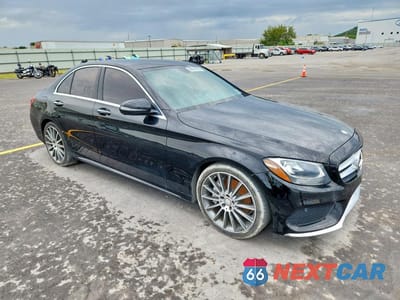 Czwarte zdjęcie samochodu z boku: 2016 MERCEDES-BENZ C 300 VIN:55SWF4JB0GU101355 - miniatura