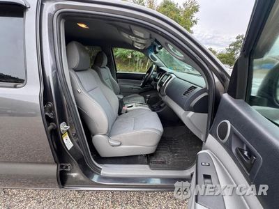 Piąte zdjęcie samochodu w środku: 2013 TOYOTA TACOMA V6 VIN:3TMLU4EN9DM113932 - miniatura