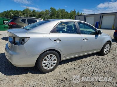Trzecie zdjęcie samochodu z tyłu: 2010 KIA FORTE EX VIN:KNAFU4A25A5298374 - miniatura