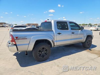 Trzecie zdjęcie samochodu z tyłu: 2015 TOYOTA TACOMA V6 VIN:5TFLU4EN1FX139440 - miniatura