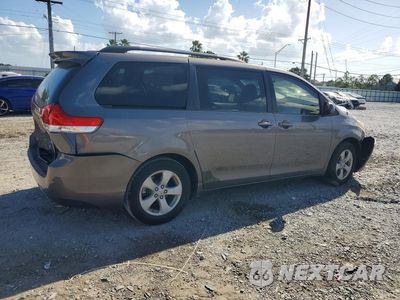 Trzecie zdjęcie samochodu z tyłu: 2013 TOYOTA SIENNA LE VIN:5TDKK3DC1DS294603 - miniatura