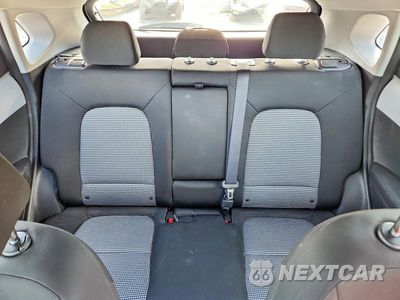 Zdjęcie 10 z 13 samochodu: 2020 HYUNDAI KONA SE VIN:KM8K1CAA4LU483323 - miniatura