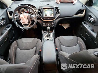 Zdjęcie 8 z 13 samochodu: 2017 JEEP CHEROKEE LATITUDE VIN:1C4PJMCS5HW505881 - miniatura