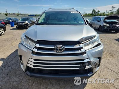 Piąte zdjęcie samochodu w środku: 2018 TOYOTA HIGHLANDER XLE VIN:5TDJZRFH5JS556749 - miniatura