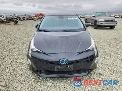 Piąte zdjęcie samochodu w środku: 2016 TOYOTA PRIUS THREE TOURING VIN:JTDKARFU4G3022077 - miniatura